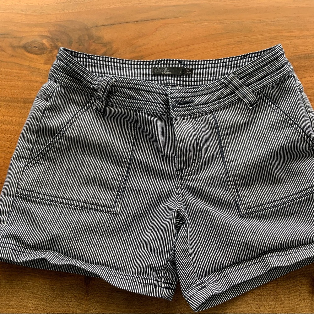 Prana Black and White Bermudas Relaxed Fit